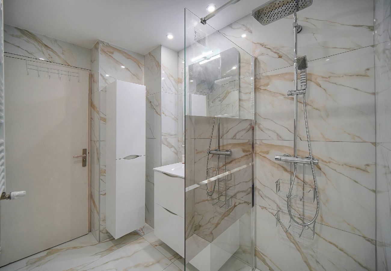 Appartement à Cannes - FRGK Stanislas Apartment Terrace, Central Cannes A