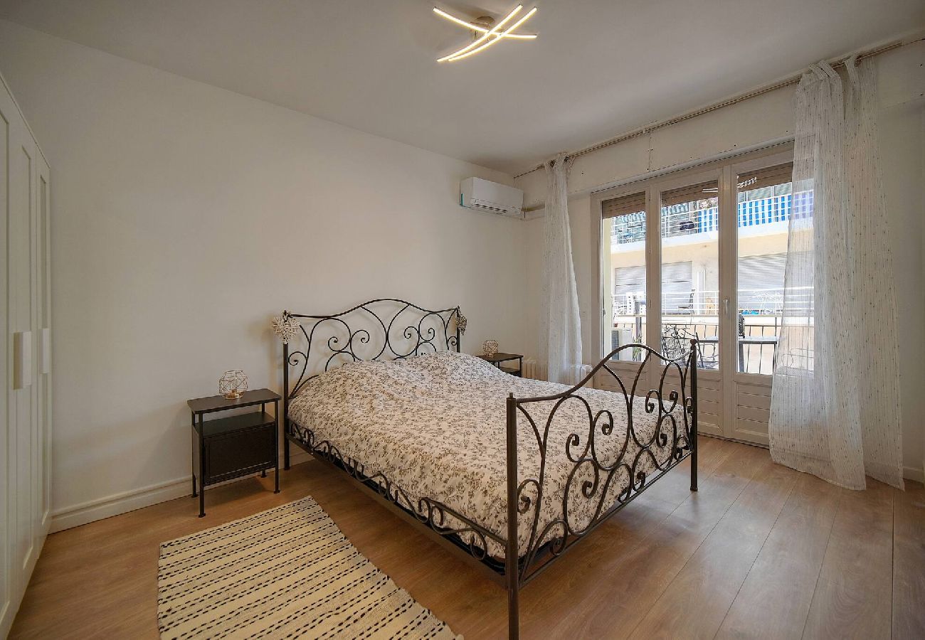 Appartement à Cannes - FRGK Stanislas Apartment Terrace, Central Cannes A