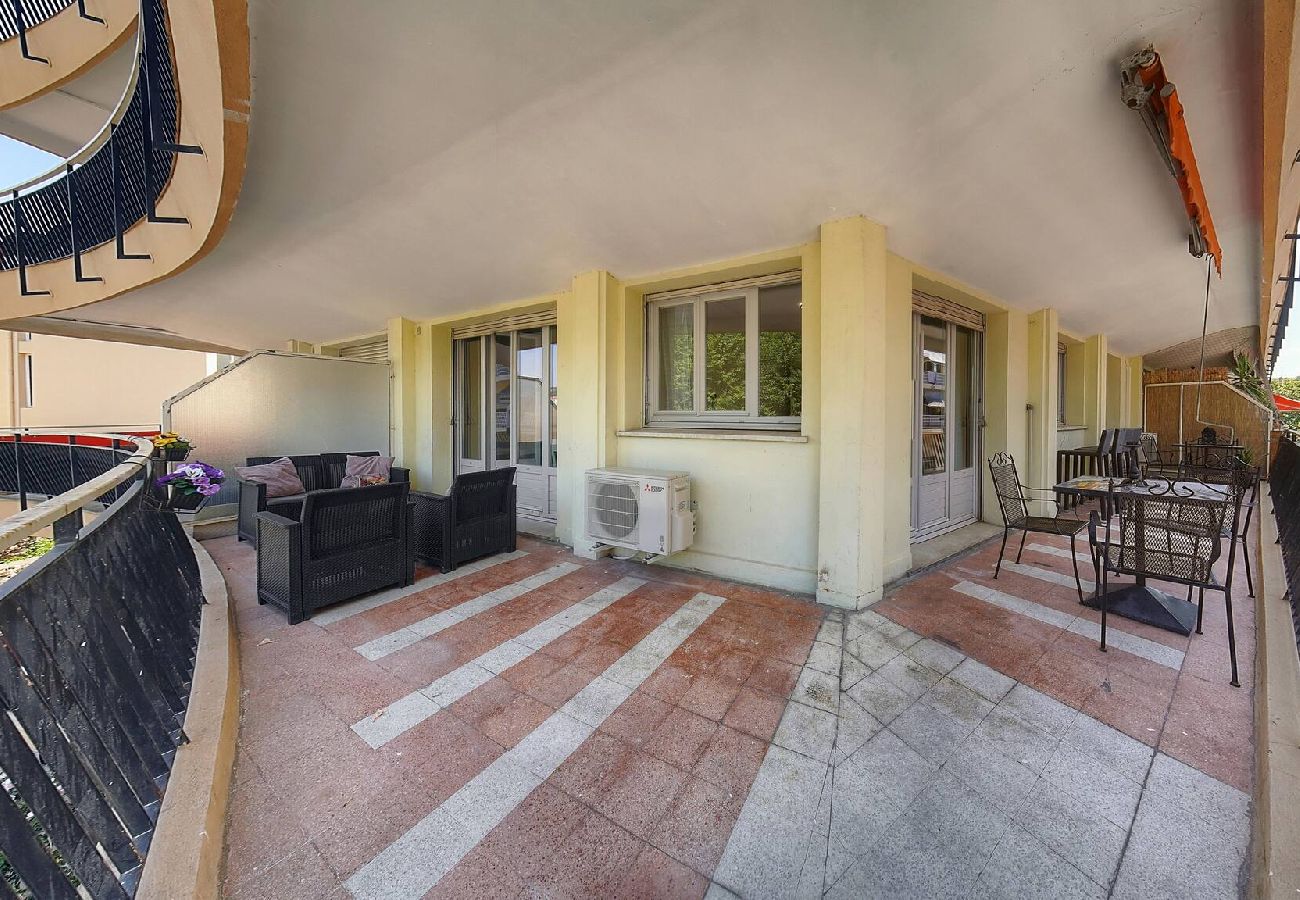 Appartement à Cannes - FRGK Stanislas Apartment Terrace, Central Cannes A