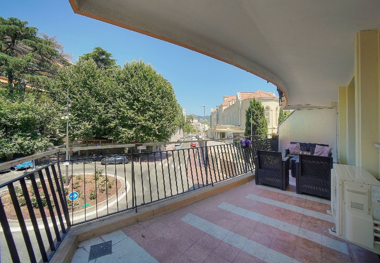Appartement à Cannes - FRGK Stanislas Apartment Terrace, Central Cannes A