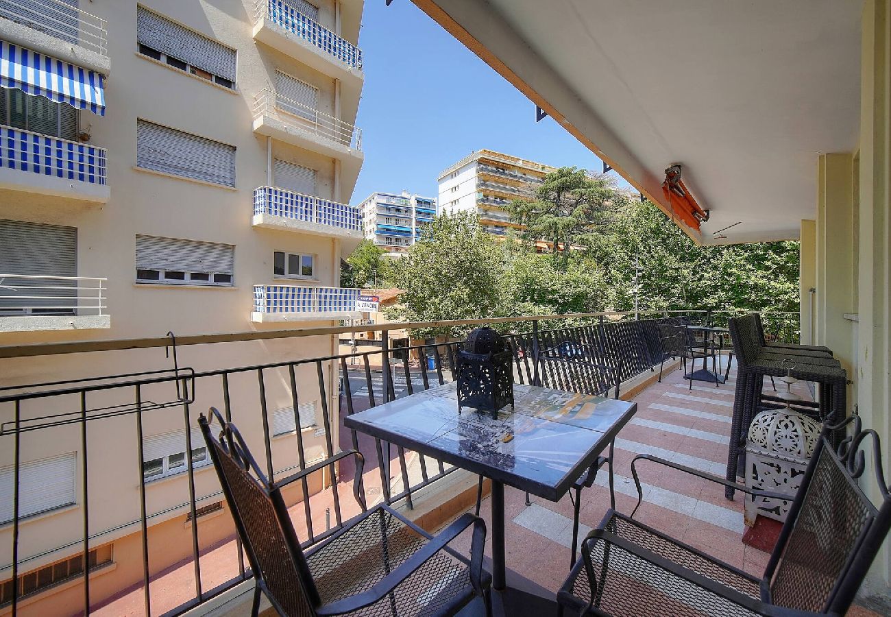 Appartement à Cannes - FRGK Stanislas Apartment Terrace, Central Cannes A