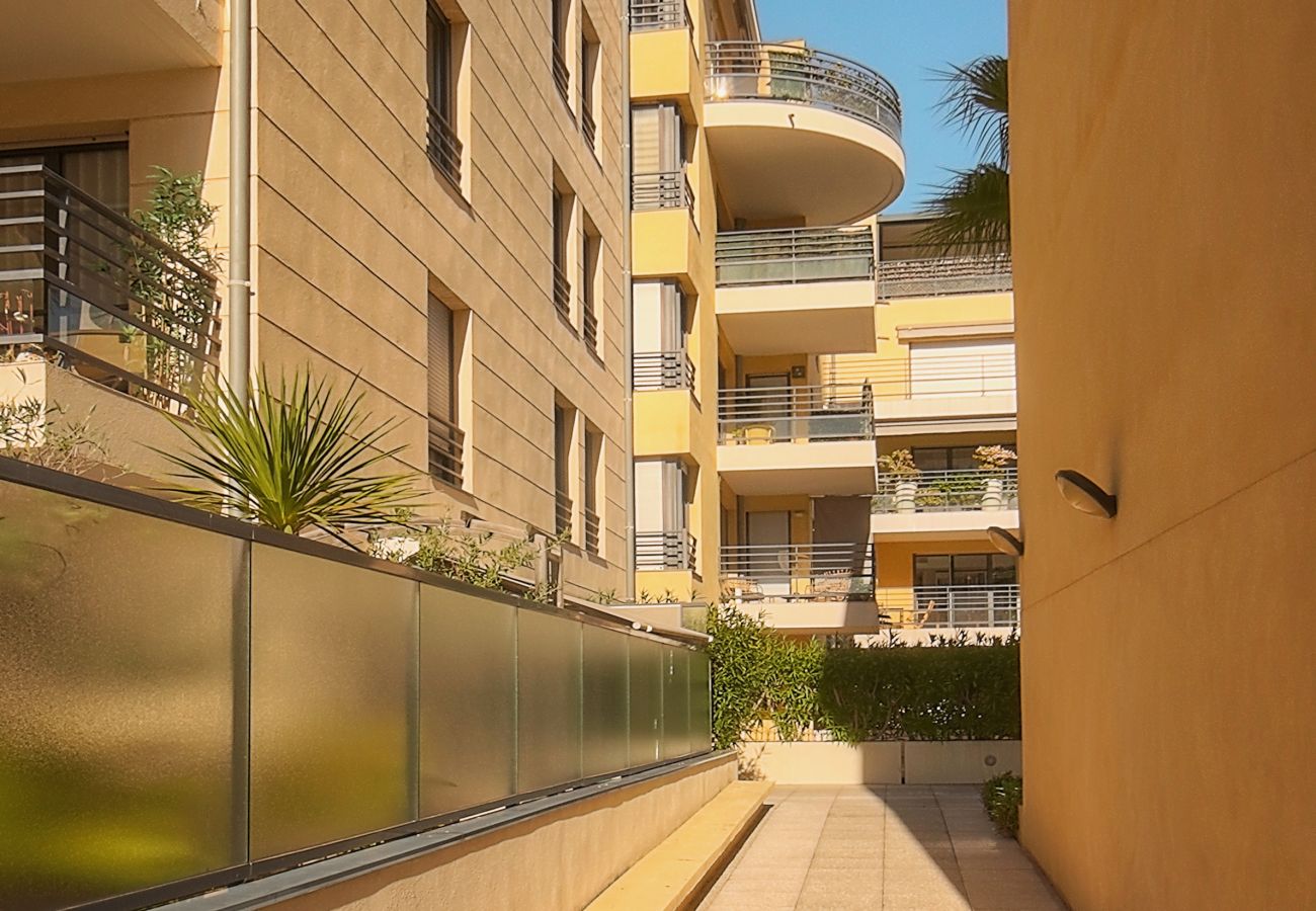 Appartement à Cannes - FRGK Air-Conditioned Duplex with Terrace Secure