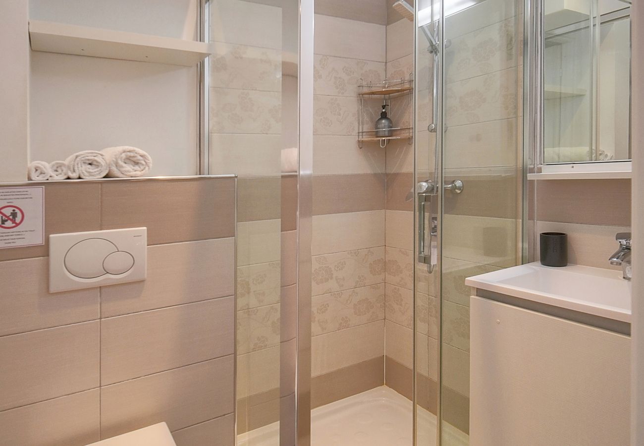 Appartement à Cannes - FRGK Goujon 1BR Design 300m Palais & Beaches AC &