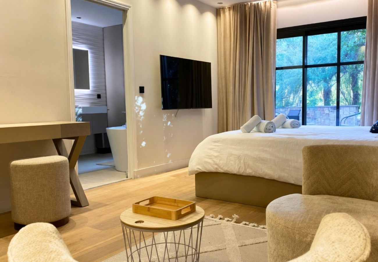 Villa à Mougins - Villa ROUGE de Luxe à Mougins – Jusqu’à 12 personn