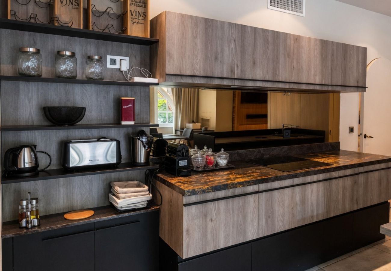 Villa à Mougins - Villa ROUGE de Luxe à Mougins – Jusqu’à 12 personn