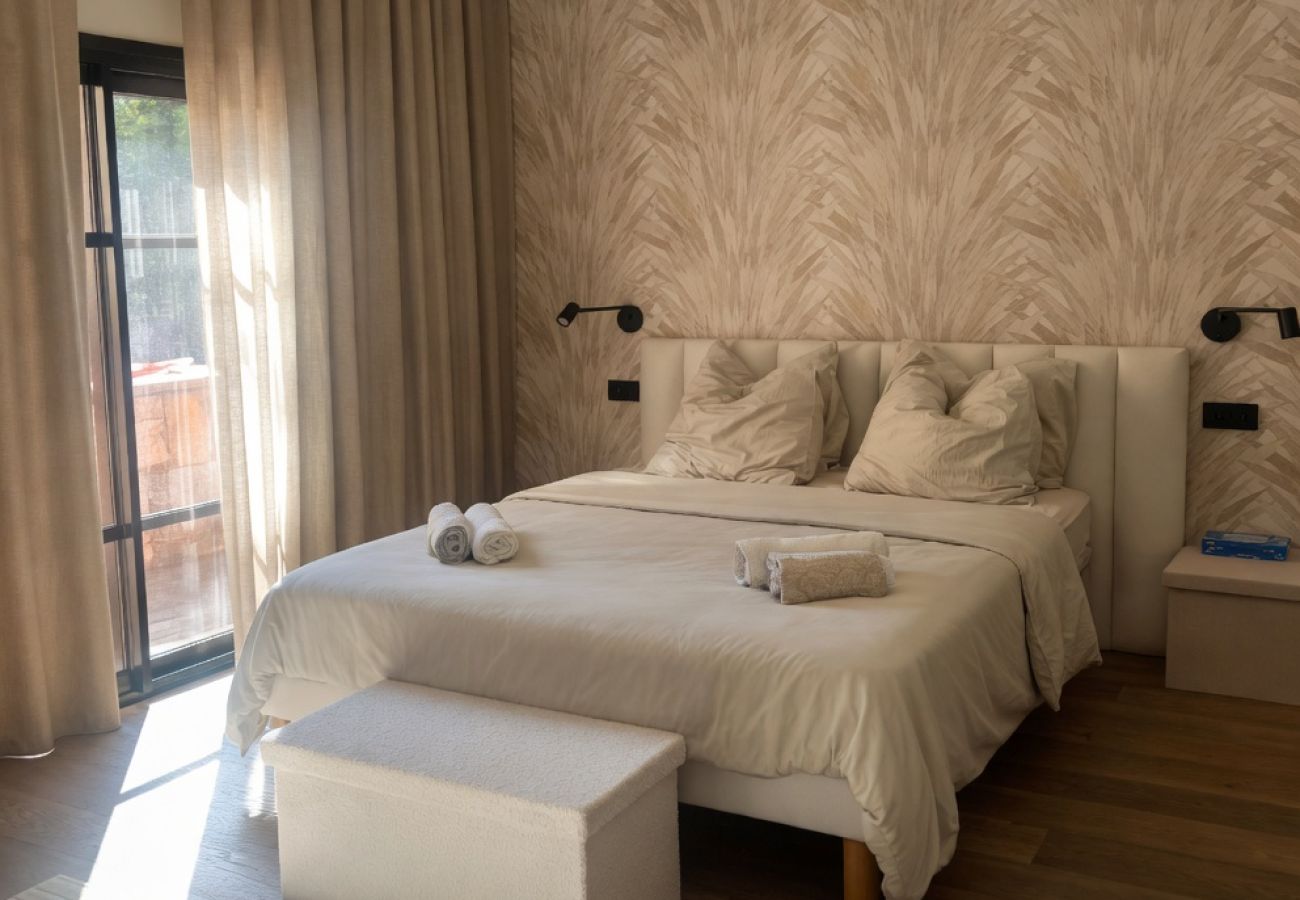 Villa à Mougins - Villa ROUGE de Luxe à Mougins – Jusqu’à 12 personn