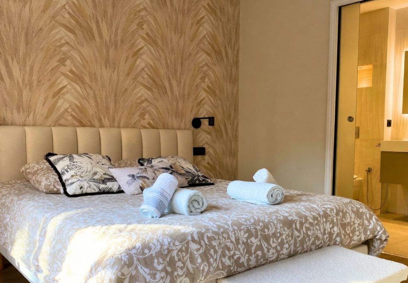 Villa à Mougins - Villa ROUGE de Luxe à Mougins – Jusqu’à 12 personn