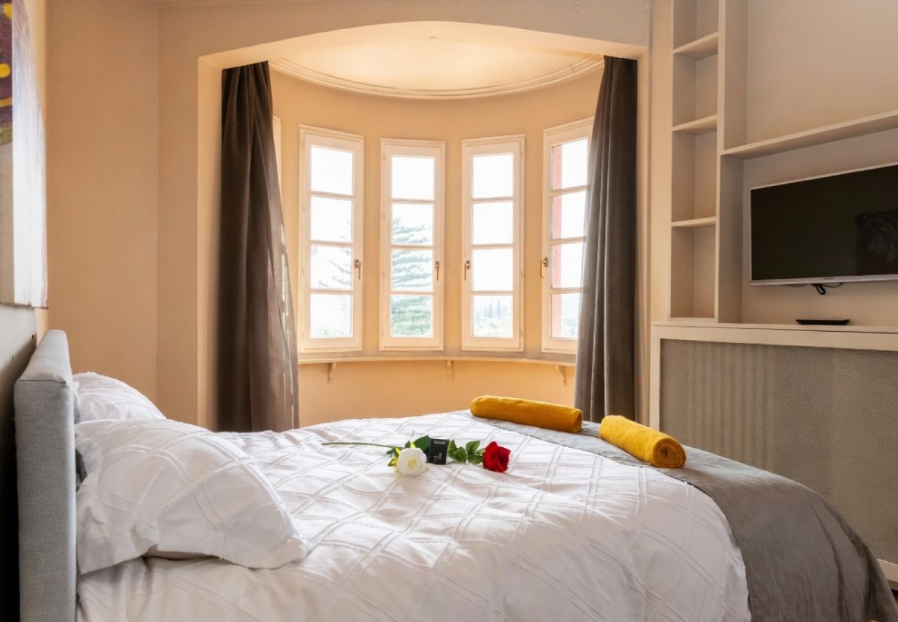 Villa à Mougins - Villa ROUGE de Luxe à Mougins – Jusqu’à 12 personn