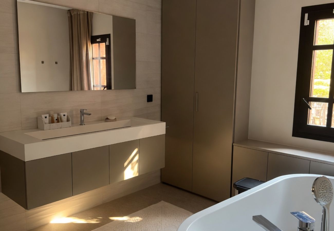 Villa à Mougins - Villa ROUGE de Luxe à Mougins – Jusqu’à 12 personn