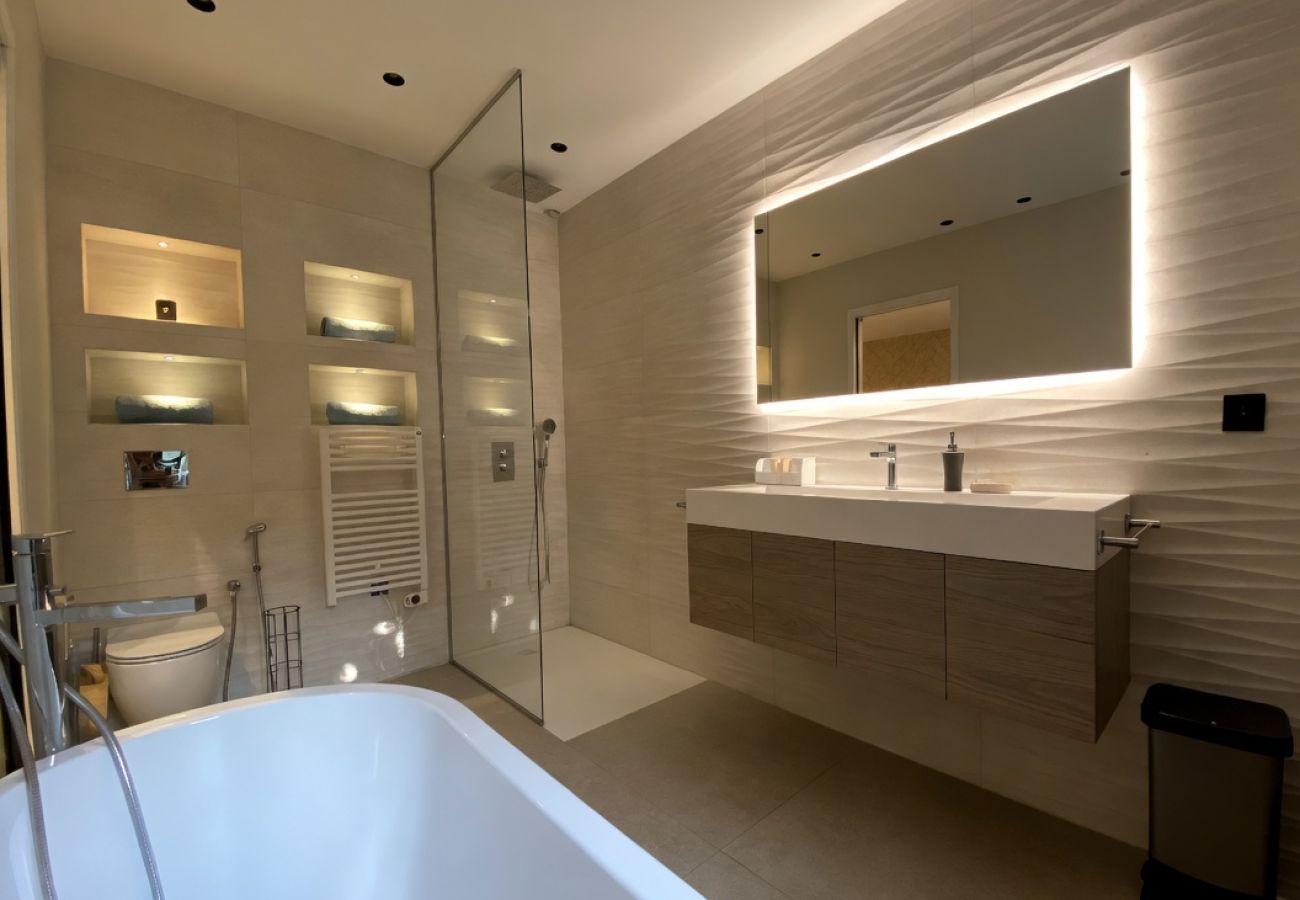 Villa à Mougins - Villa ROUGE de Luxe à Mougins – Jusqu’à 12 personn