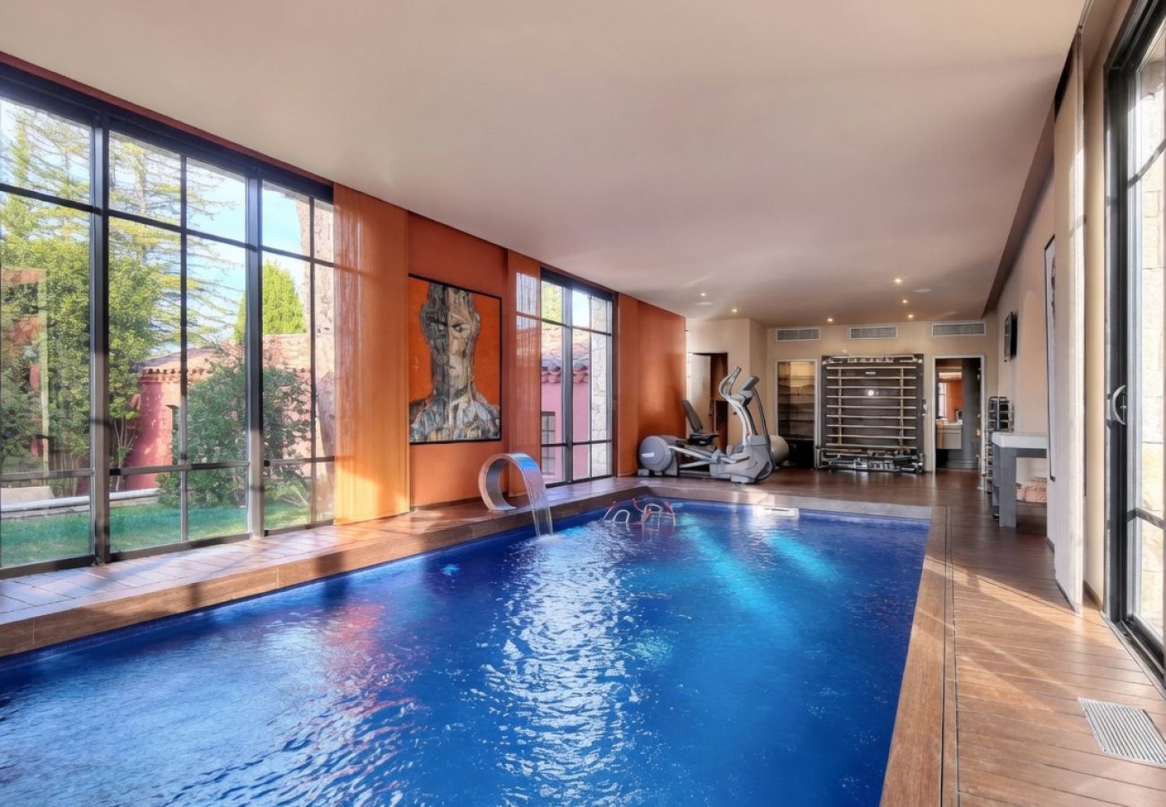 Villa à Mougins - Villa ROUGE de Luxe à Mougins – Jusqu’à 12 personn