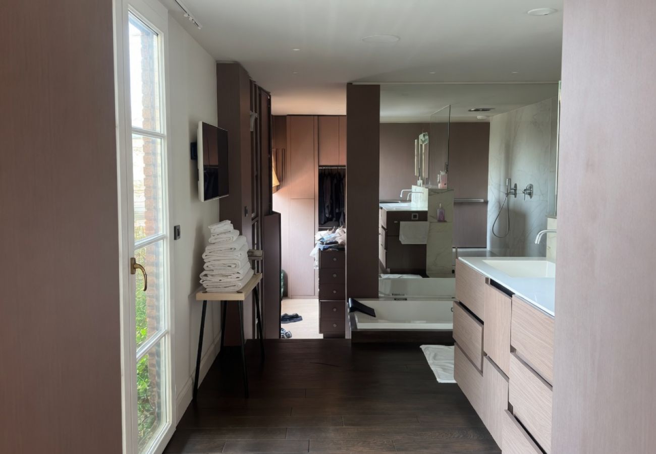 Villa à Mougins - Villa ROUGE de Luxe à Mougins – Jusqu’à 12 personn