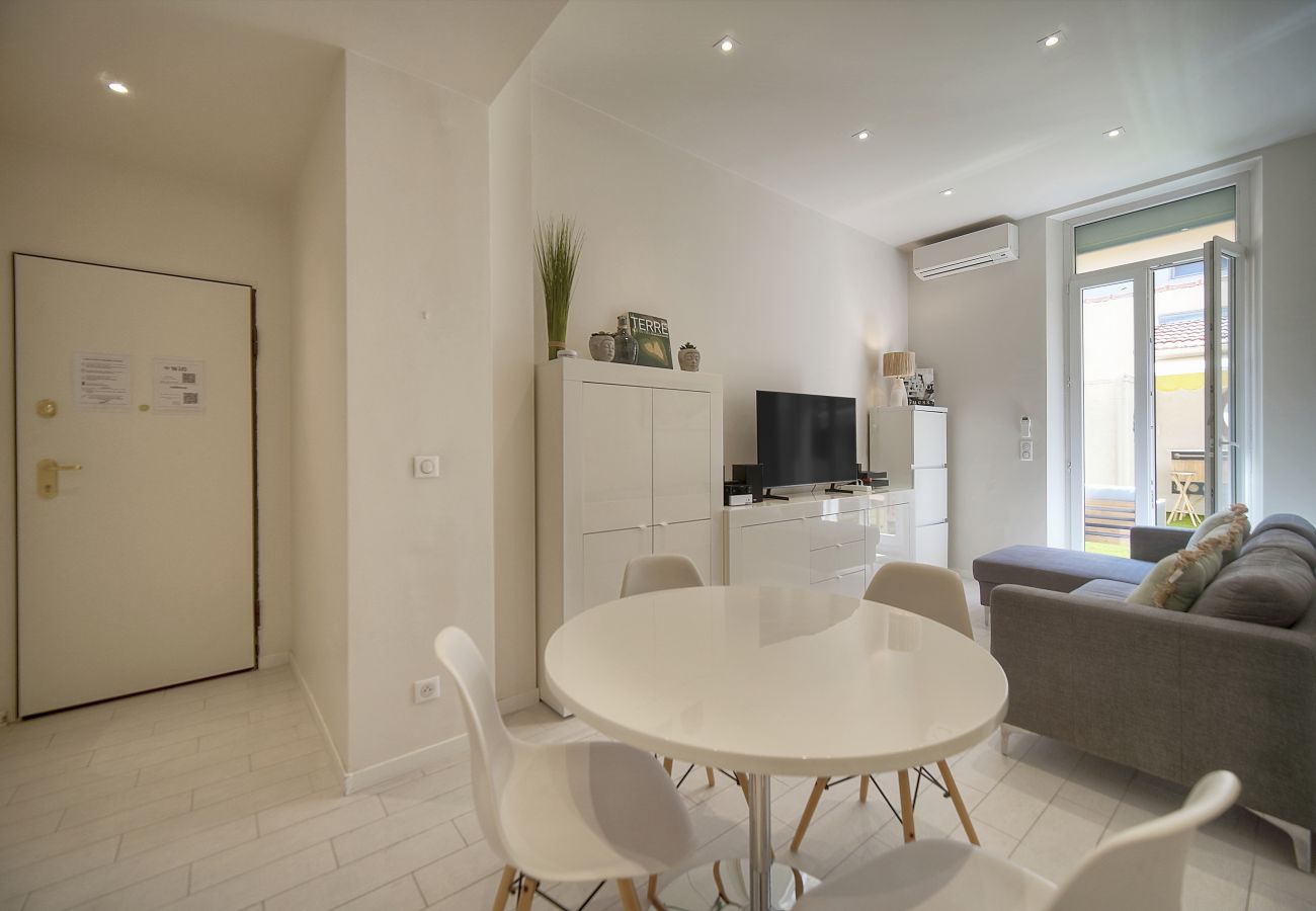 Appartement à Cannes - FRGK  HOCHE 2BR Apartment – Terrace – Hoche Street