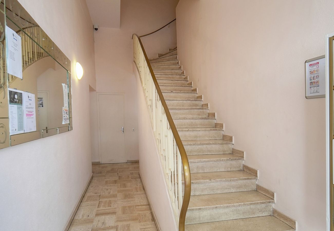 Appartement à Cannes - FRGK  HOCHE 2BR Apartment – Terrace – Hoche Street