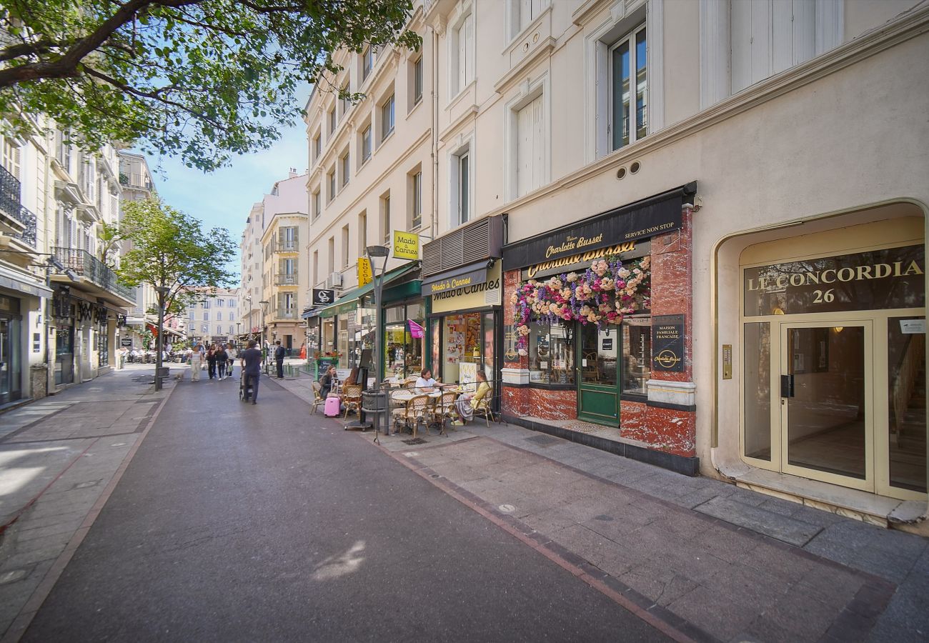 Appartement à Cannes - FRGK  HOCHE 2BR Apartment – Terrace – Hoche Street