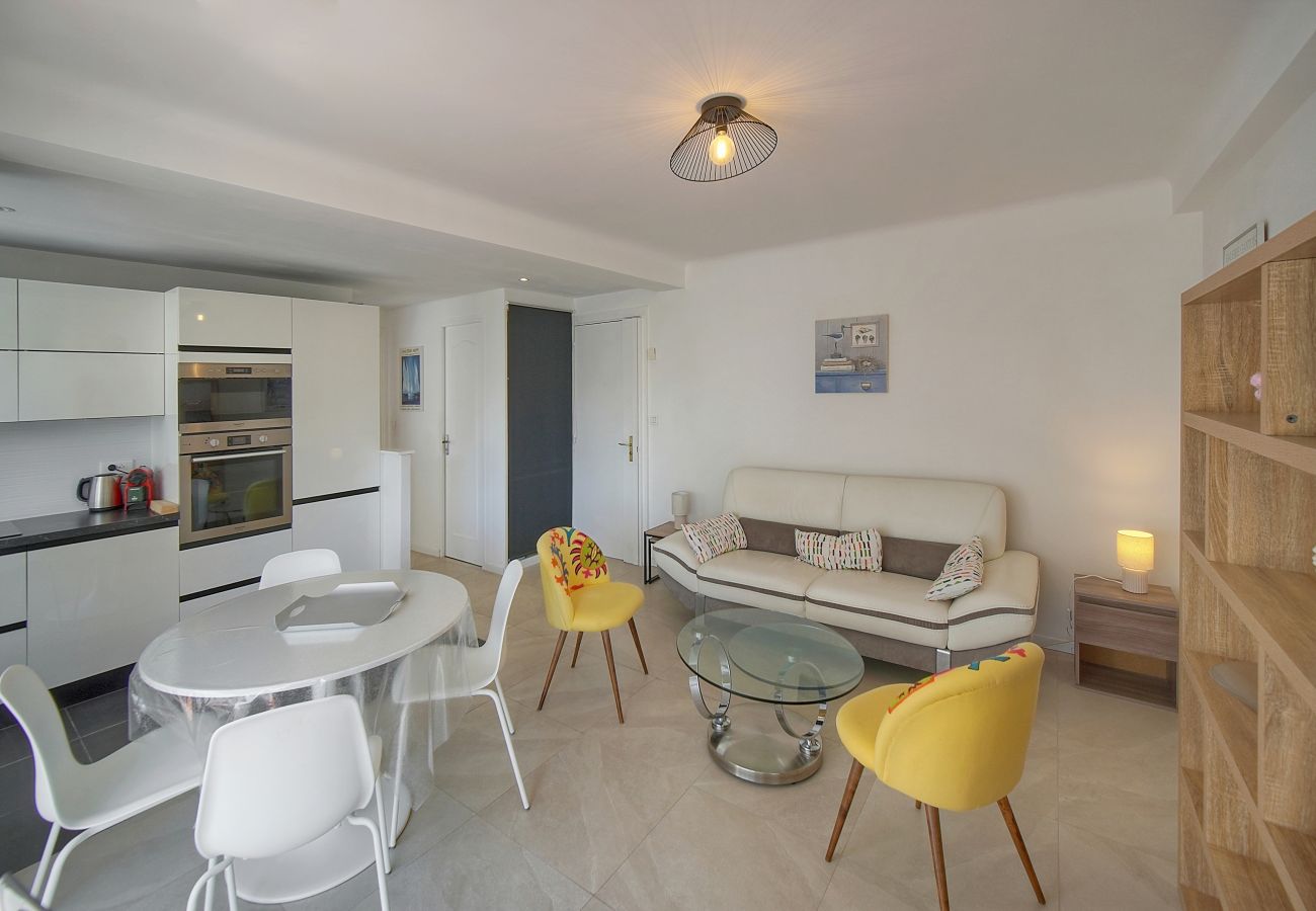 Appartement à Cannes - FRGK Alexandre III Élégant T2 Terrasse Résidence S