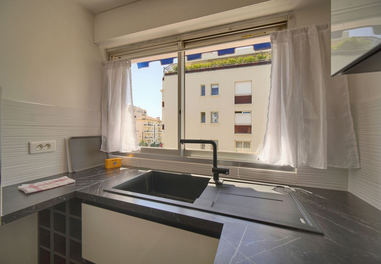 Appartement à Cannes - FRGK Alexandre III Élégant T2 Terrasse Résidence S