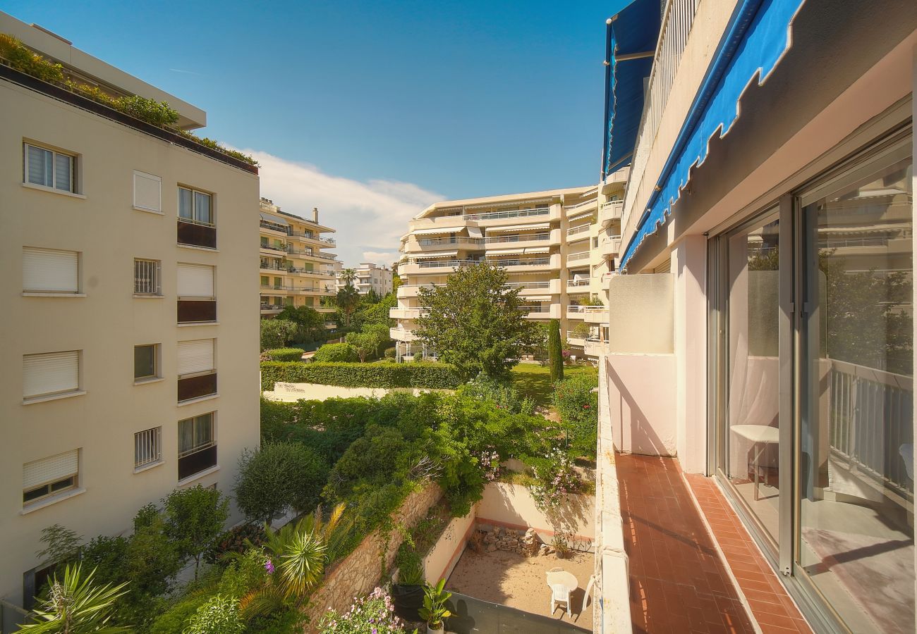 Appartement à Cannes - FRGK Alexandre III Élégant T2 Terrasse Résidence S