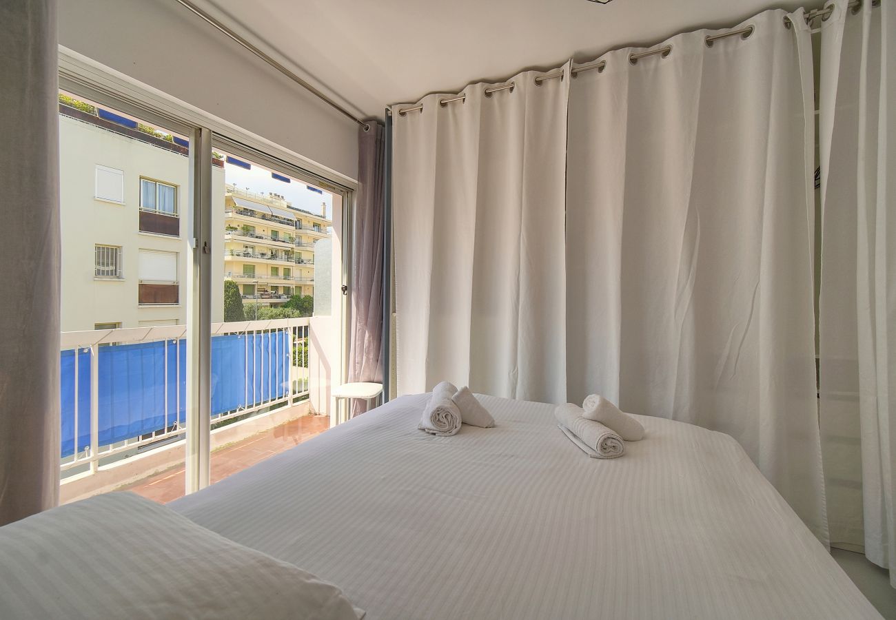 Appartement à Cannes - FRGK Alexandre III Élégant T2 Terrasse Résidence S