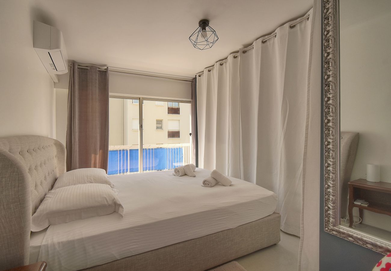 Appartement à Cannes - FRGK Alexandre III Élégant T2 Terrasse Résidence S