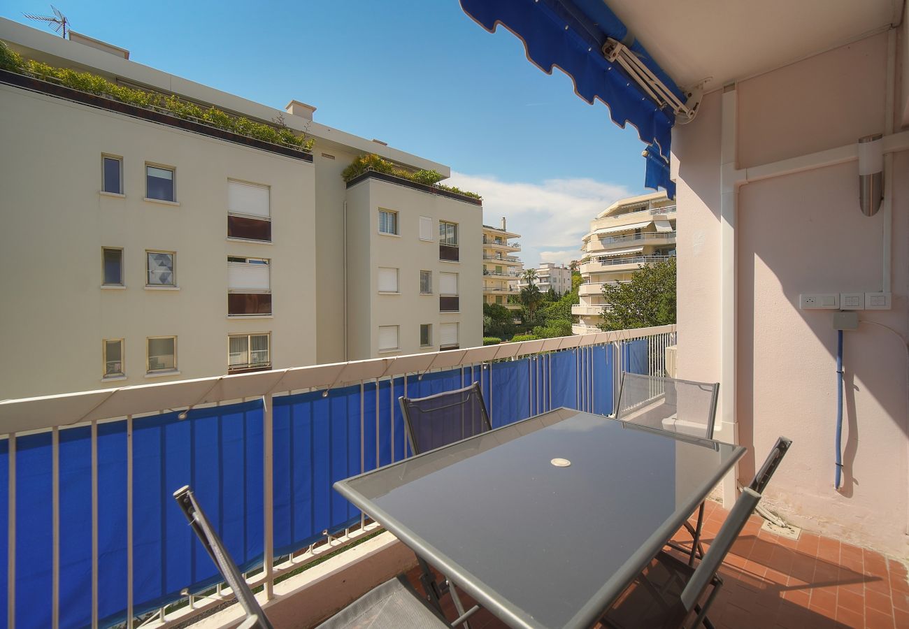 Appartement à Cannes - FRGK Alexandre III Élégant T2 Terrasse Résidence S