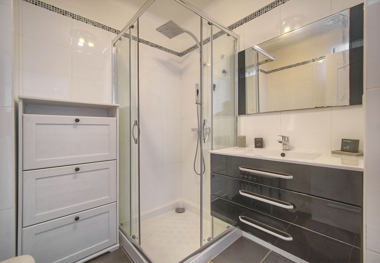 Appartement à Cannes - FRGK Alexandre III Élégant T2 Terrasse Résidence S