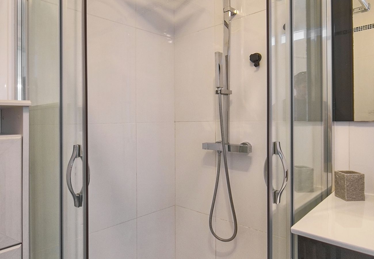 Appartement à Cannes - FRGK Alexandre III Élégant T2 Terrasse Résidence S