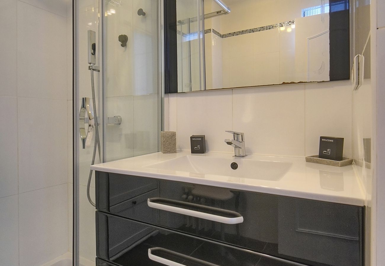 Appartement à Cannes - FRGK Alexandre III Élégant T2 Terrasse Résidence S