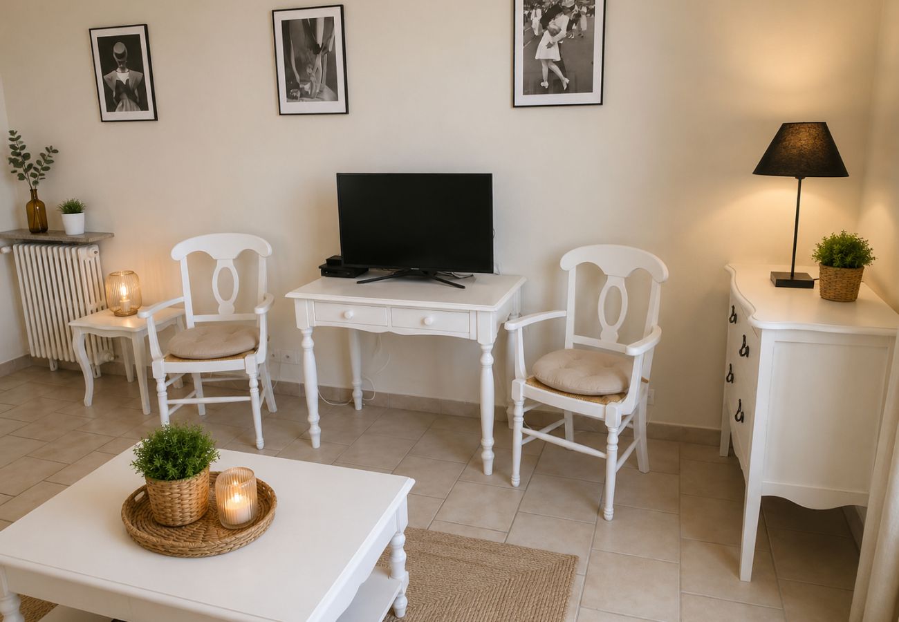 Appartement à Cannes - 16559382	LIONS Cannes, Croisette, Miramar Palace