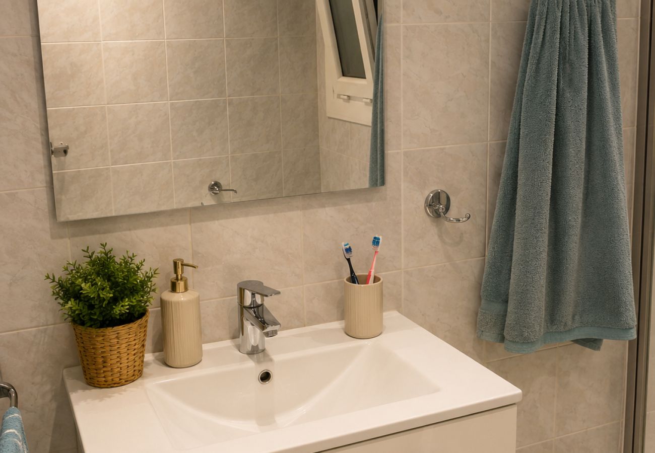 Appartement à Cannes - 16559382	LIONS Cannes, Croisette, Miramar Palace
