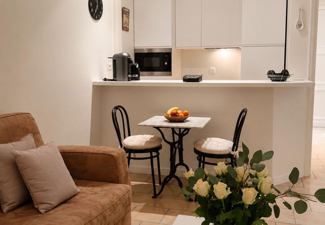 Appartement à Cannes - 16559382	LIONS Cannes, Croisette, Miramar Palace