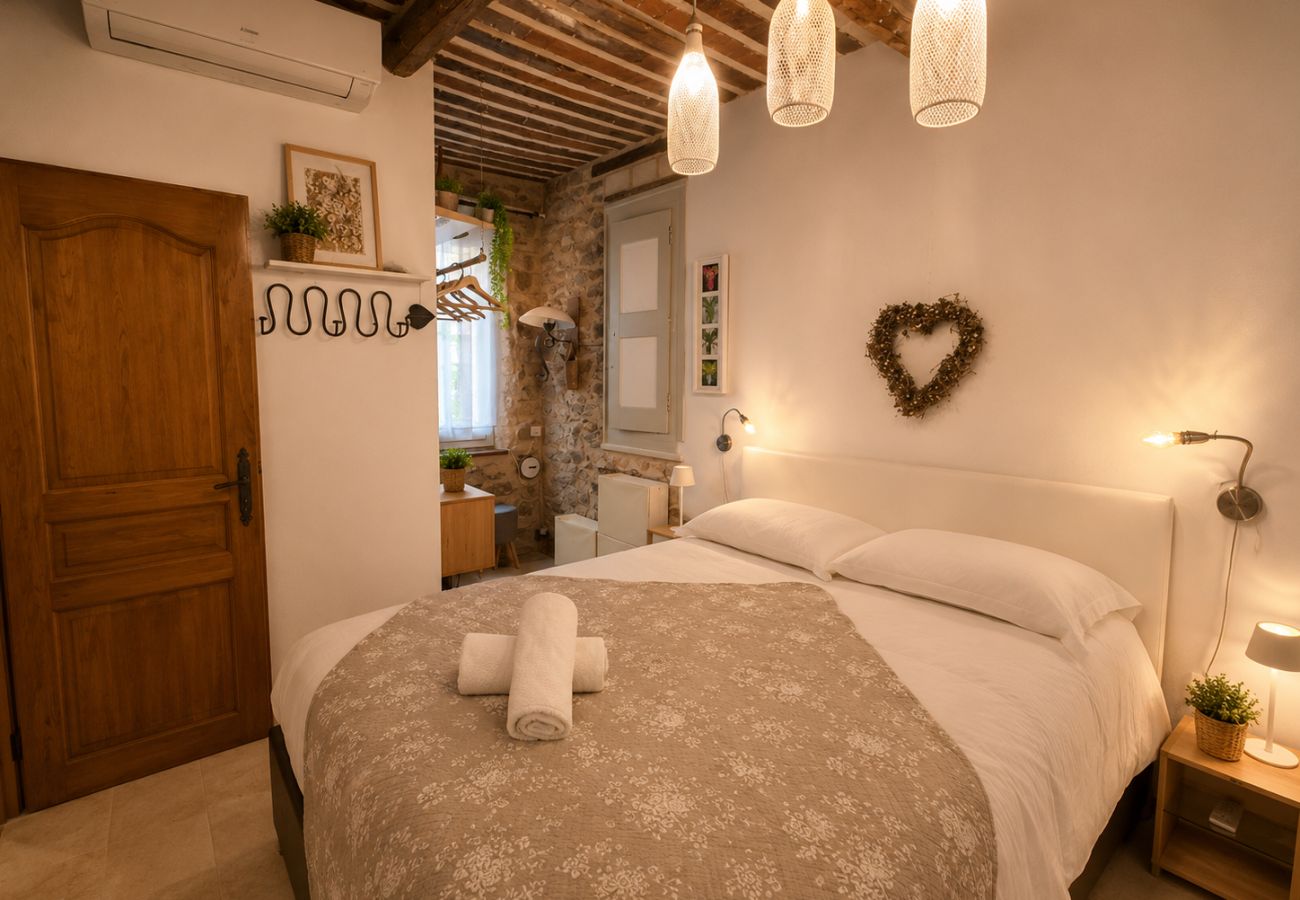 Appartement à Cannes - 16624498	LIONS Le Suquet Old Town Forville Cozy Ap
