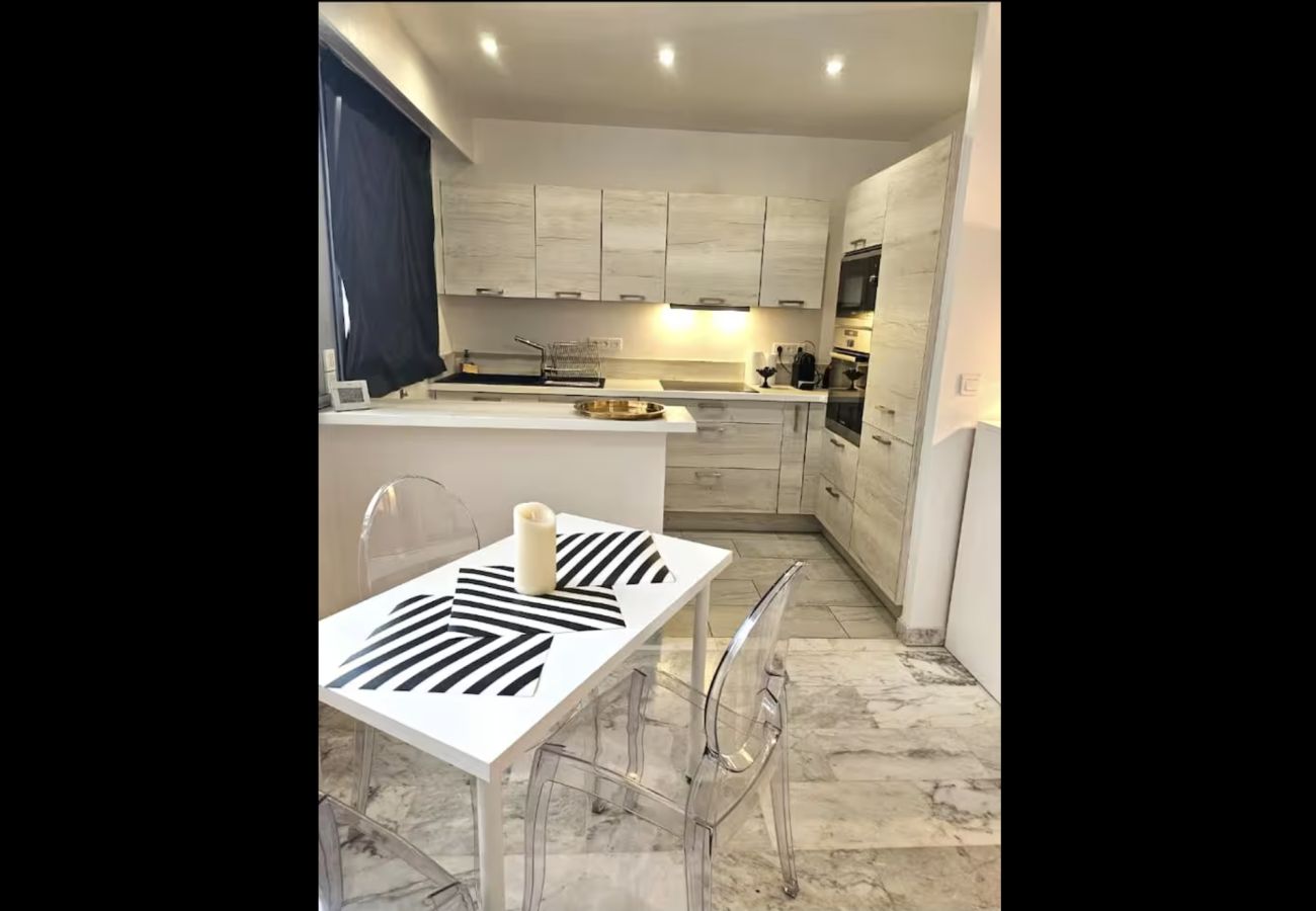 Appartement à Cannes - 16672352	LIONS 1BDR LOUIS BLANC elegance and light