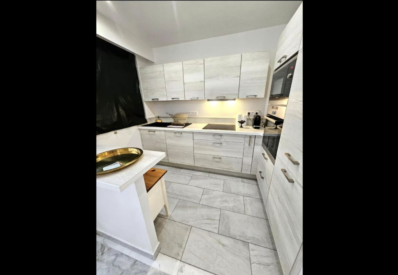 Appartement à Cannes - 16672352	LIONS 1BDR LOUIS BLANC elegance and light