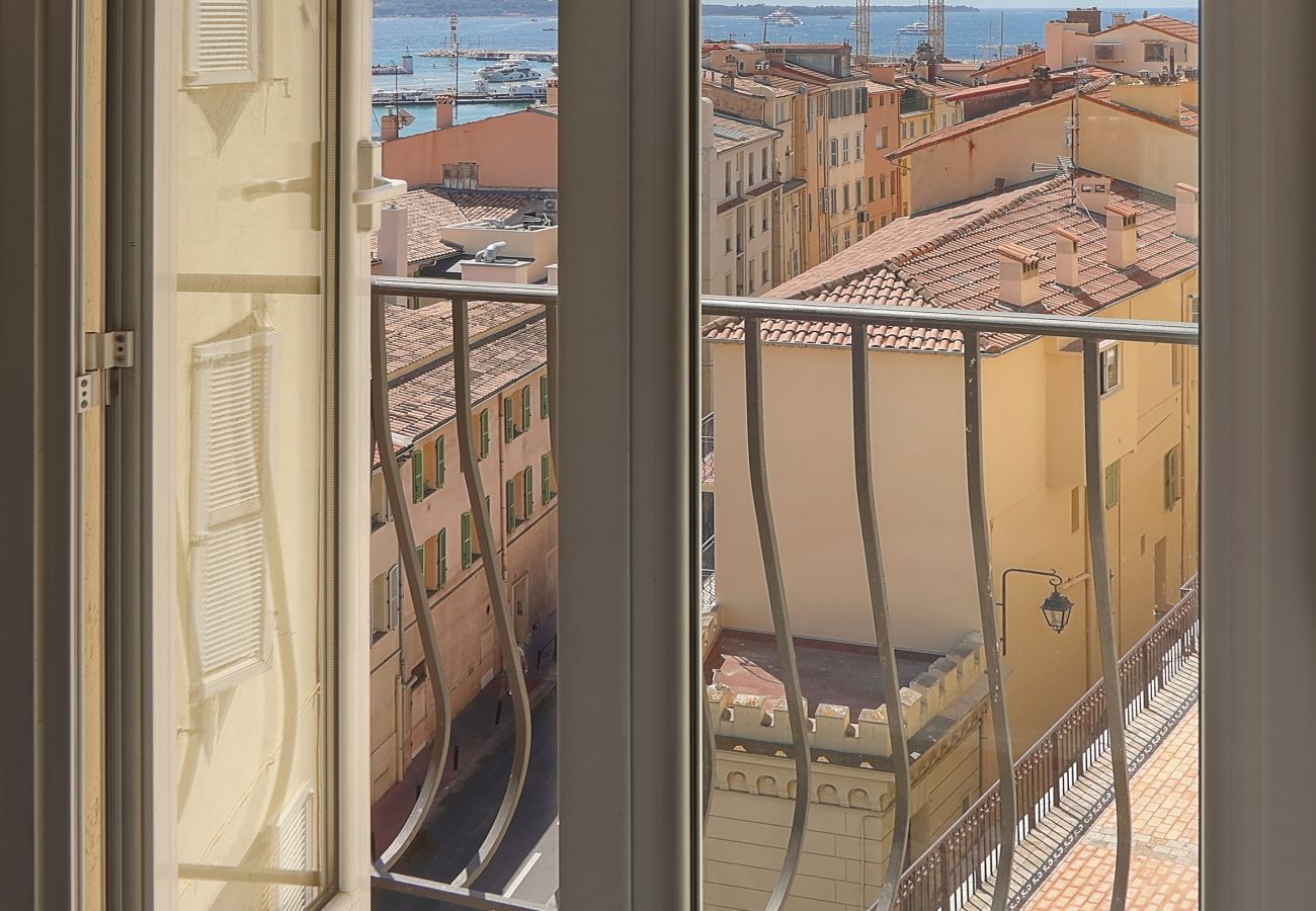 Appartement à Cannes - FRGK - DUPLEX SUQUET VUE PORT ET PALAIS - 2BR