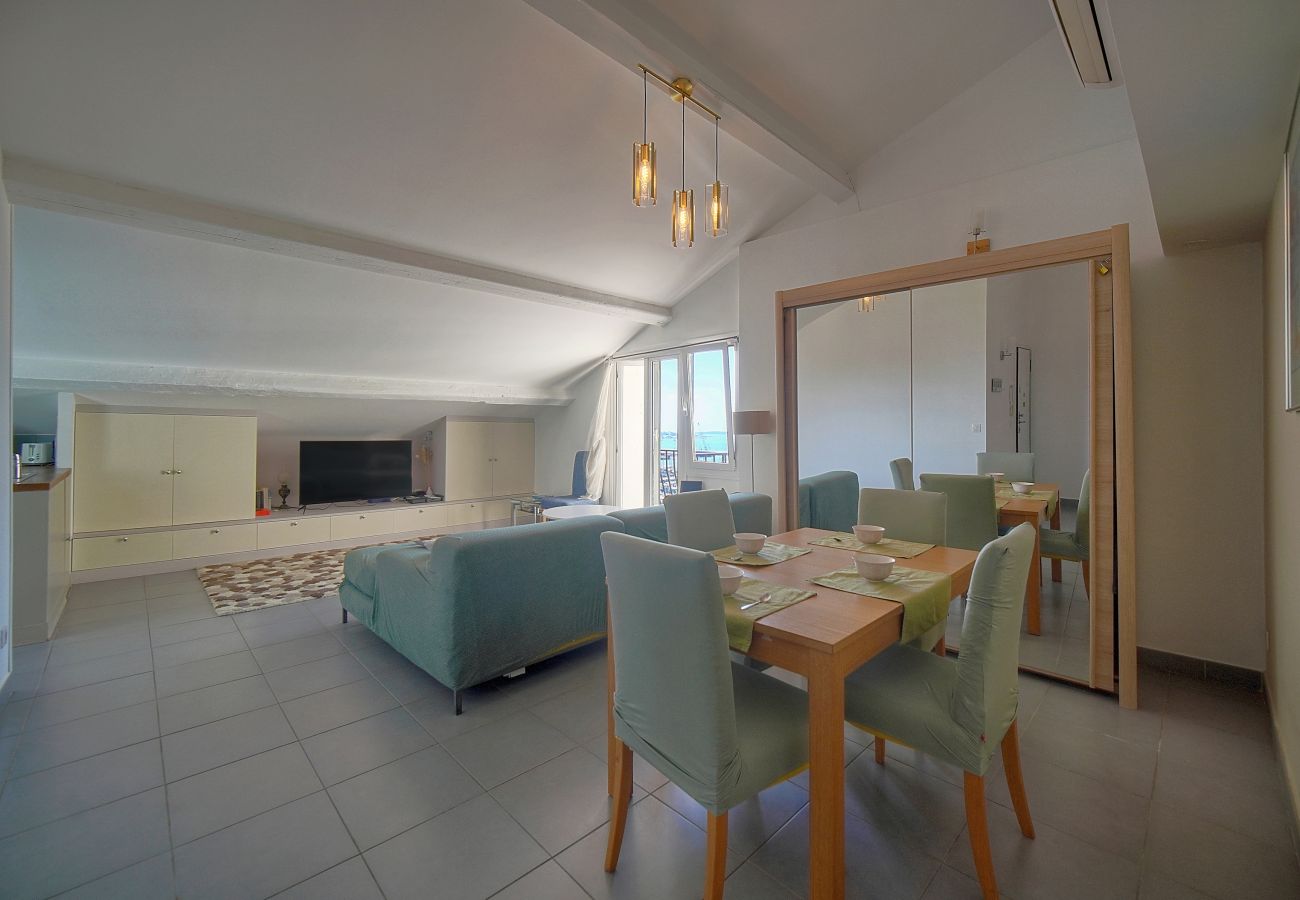 Appartement à Cannes - FRGK - DUPLEX SUQUET VUE PORT ET PALAIS - 2BR