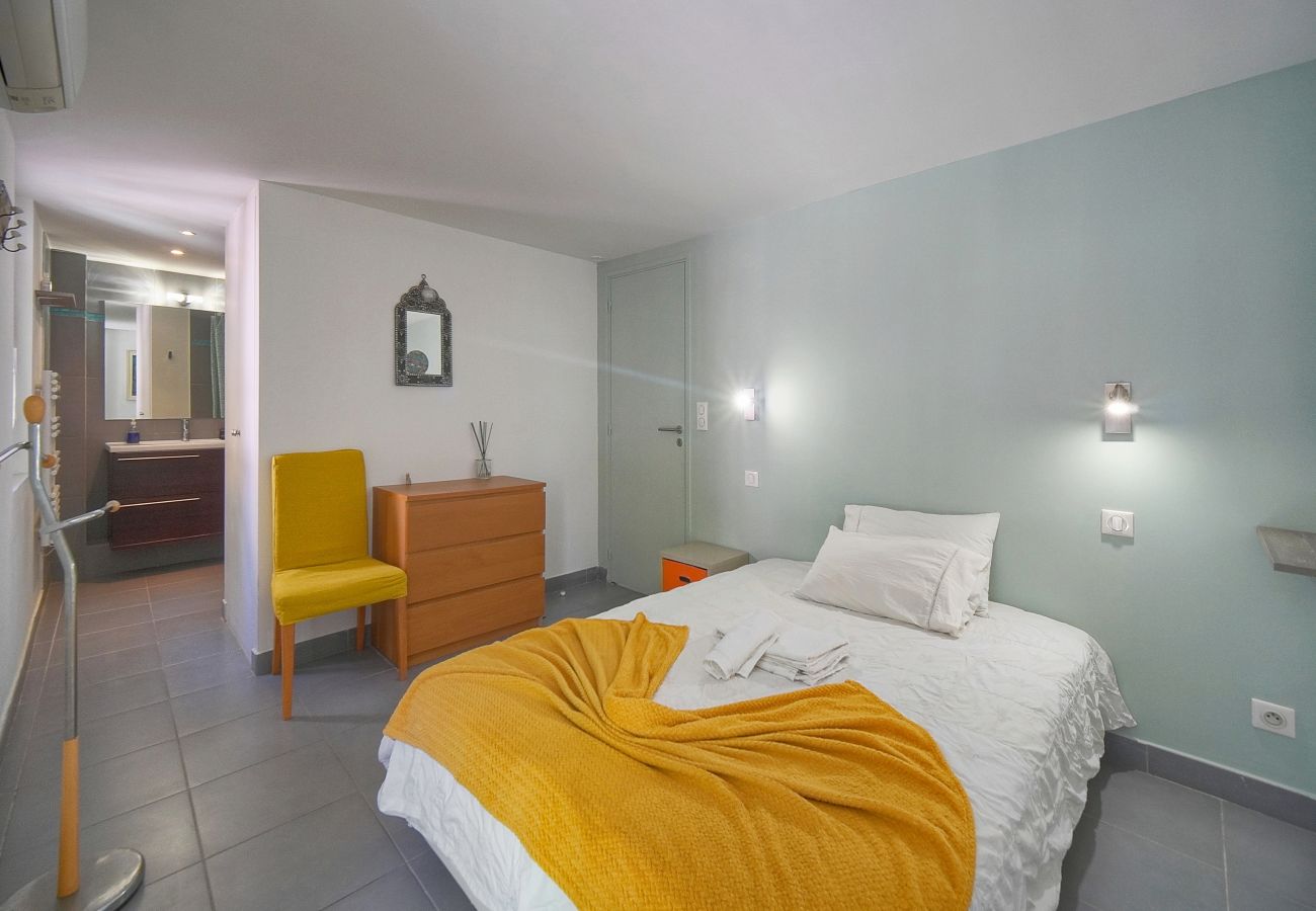 Appartement à Cannes - FRGK - DUPLEX SUQUET VUE PORT ET PALAIS - 2BR