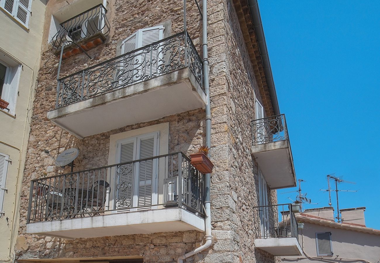 Appartement à Cannes - FRGK - DUPLEX SUQUET VUE PORT ET PALAIS - 2BR