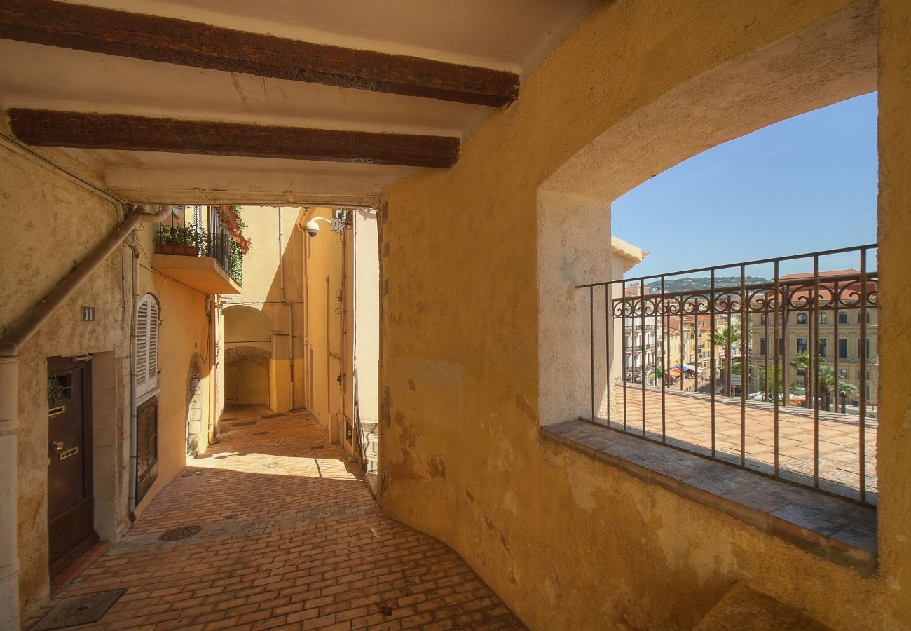 Appartement à Cannes - FRGK - DUPLEX SUQUET VUE PORT ET PALAIS - 2BR