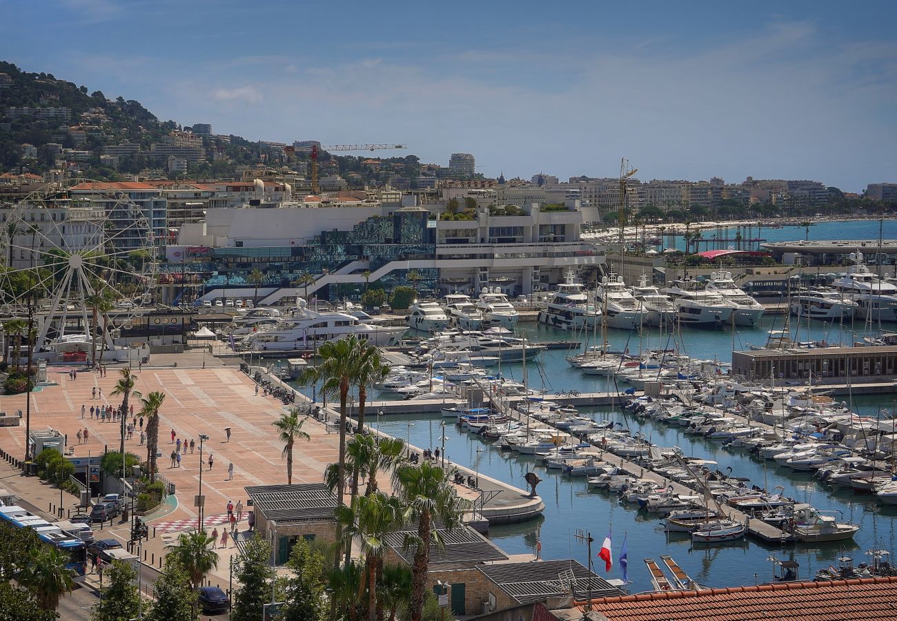 Appartement à Cannes - FRGK - DUPLEX SUQUET VUE PORT ET PALAIS - 2BR